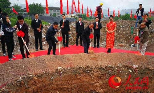 張家界?西街國(guó)際涂鴉藝術(shù)街區(qū)開工奠基